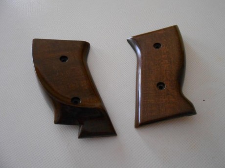 saludos:vendo un juego de cachas de astra ts22 en perfecto estado por 30 euros con portes incluidos.las 00