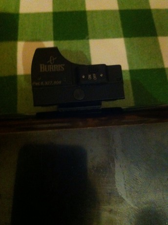 buenas vendo rifle bwowning 3006 el rifle va bien y pese a sus años no a tirado muchos tiros.lo vende 01