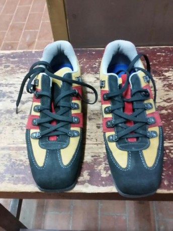 Vendo zapatos de tiro CORAMI.
Los he usado unas doce veces. Tienen la caja original.

Precio 90 €

Tel. 01