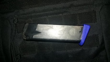 Supongo que es paraordnance, ya que lleva la leyenda "made in canada" en el lomo frontal. Caben 00