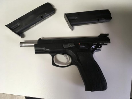 Buenas tardes, pongo a la venta mi CZ 75 B con kit Kadet 2 comprado hace menos de dos años como veréis 11