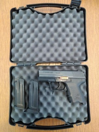 Hola a todos. Vendo  hk p 2000 sk en excelente estado. Caja y dos cargadores, uno de ellos con acople 02