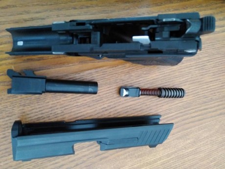 Hola a todos. Vendo  hk p 2000 sk en excelente estado. Caja y dos cargadores, uno de ellos con acople 01