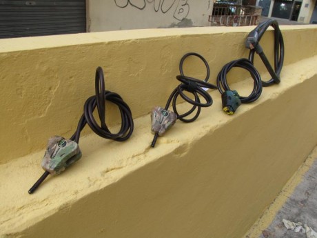 VENDO LOTE DE CANDADOS PITÓN Y GORILA DE CABLE DE ACERO TRENZADO, COMPRADOS EN U.S.A, UNOS NUEVOS Y OTROS 02