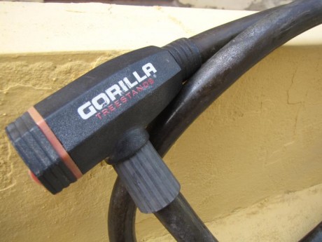 VENDO LOTE DE CANDADOS PITÓN Y GORILA DE CABLE DE ACERO TRENZADO, COMPRADOS EN U.S.A, UNOS NUEVOS Y OTROS 01