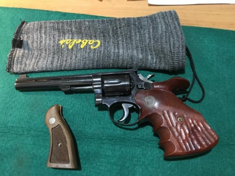 Hola a todos, pongo a la venta las siguientes armas:

Revolver S&W modelo K-14 calibre 38 Spl, estado 02