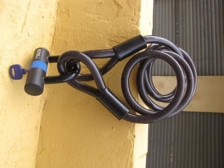 CANDADO DE ACERO, RESISTENTE AL CORTE, CON CABLE DE ACERO TRENZADO DE GRAN GROSOR, PRECIO 18 EUROS CON 02