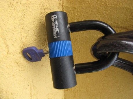 CANDADO DE ACERO, RESISTENTE AL CORTE, CON CABLE DE ACERO TRENZADO DE GRAN GROSOR, PRECIO 18 EUROS CON 01