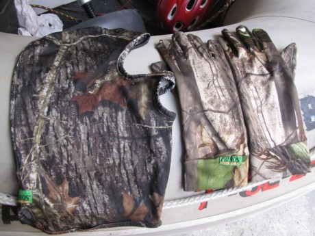 VENDO MASCARA CAMUFLAJE Y GUANTES A JUEGO DE COLOR, TALLA  L-XL  MUY  ELASTICOS,, USADOS EN UNA OCASIÓN 02