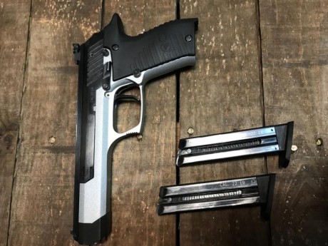 Se vende CZ 122 sport 22LR con dos cargadores y maletín de transporte.
Se encuentra en Madrid y esta guiada 00