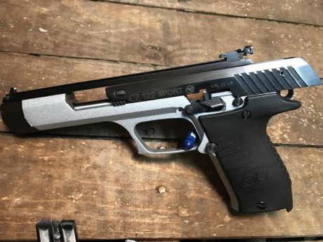 Se vende CZ 122 sport 22LR con dos cargadores y maletín de transporte.
Se encuentra en Madrid y esta guiada 12