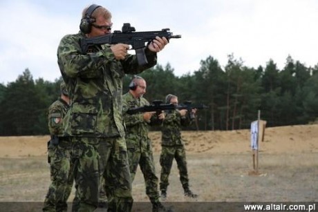 https://www.defensa.com/otan-y-europa/unidad-antiterrorista-gendarmeria-francesa-adopta-fusil-asalto-2

Si 00