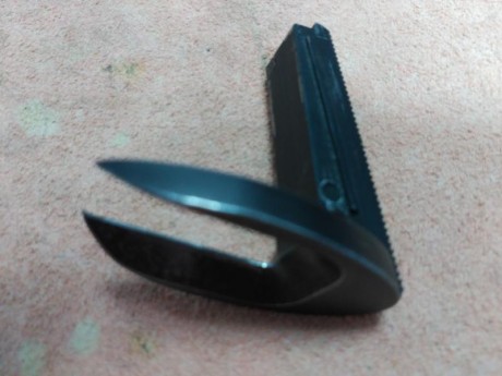 Vendo disparador de aluminio para pistola 1911 por 20 €.
Vendo cachas de madera para 1911 con logo Colt 01