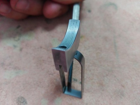 Vendo disparador de aluminio para pistola 1911 por 20 €.
Vendo cachas de madera para 1911 con logo Colt 00