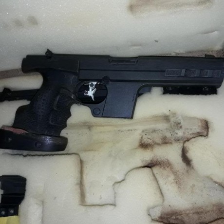 Vendo pistola con carro del 22 y del 32, se acompaña con dos casetes de disparardor y las cachas originales 02