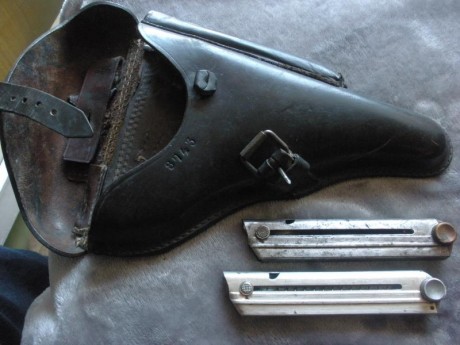 Luger P08, marcada S/42 numerada todas sus piezas, funda y cargador con distinta numeración.
1.330€
649469404 01