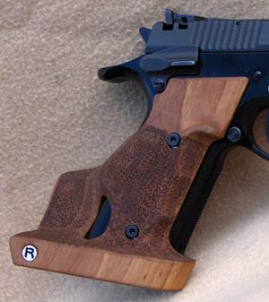 pues eso busco cacha anatomica para pardini GT9 talla M 00