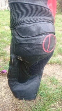 Hola,vendo mono de cuero de dos piezas Dainese Ducati talla 52,el motivo de la venta es que ya no me entra,esta 20