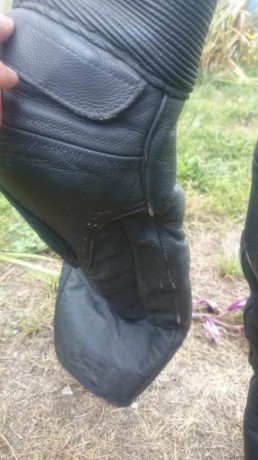 Hola,cambio mono de cuero marca Dainese Ducati porque ya no me entra,esta en buen estado,solo tiene unos 21
