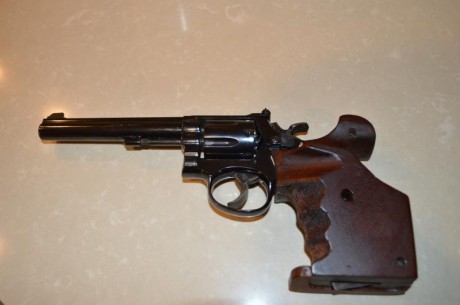 Un amigo me pide que le ponga en venta su revolver por estar trabajando en el extranjero y no tener tiempo 01