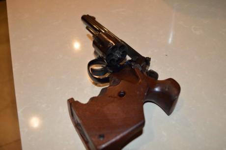 Un amigo me pide que le ponga en venta su revolver por estar trabajando en el extranjero y no tener tiempo 00
