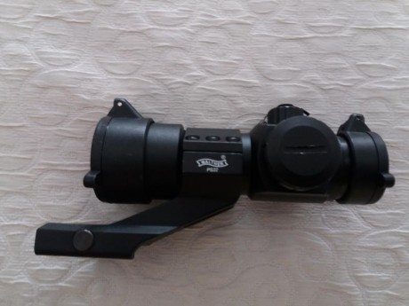 Perfecto estado, 5 MOA, 11 modos de brillo, montura rail weaver,  pila CR 2032 (incluida), medidas : 125 00