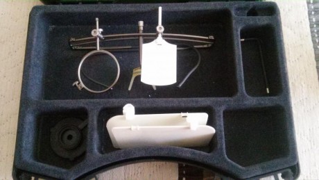 He dejado por completo y me estoy deshaciendo de material.
Ahora le toca a las gafas. Son de marca Knobloch. 00