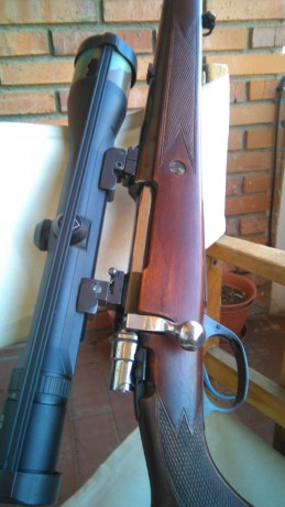 Un compañero de caza me ha pedido que le anuncie este Santa Barbara.

Calibre 30—O6 con monturas Appel 01