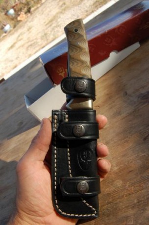 Vendo por no usar, Muela  Kodiak  nuevo, nunca usado y con caja, en acero  Sandvick  14C28N, cachas de 11