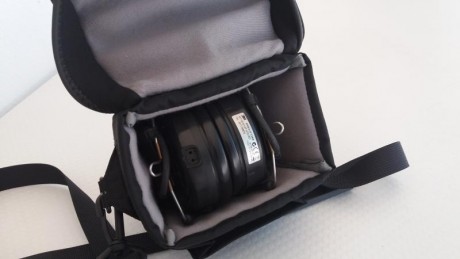 Vendo dos cascos electrónicos  PELTOR SPORTTAC , funcionando perfectamente.
Se acompañan de bolsa de bandolera 02