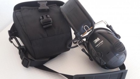 Vendo dos cascos electrónicos  PELTOR SPORTTAC , funcionando perfectamente.
Se acompañan de bolsa de bandolera 01