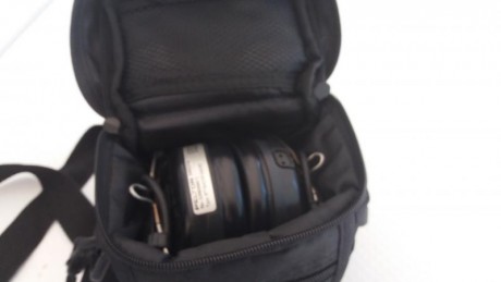 Vendo dos cascos electrónicos  PELTOR SPORTTAC , funcionando perfectamente.
Se acompañan de bolsa de bandolera 12