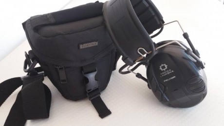 Vendo dos cascos electrónicos  PELTOR SPORTTAC , funcionando perfectamente.
Se acompañan de bolsa de bandolera 11