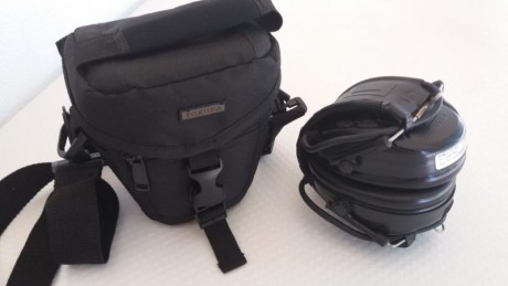 Vendo dos cascos electrónicos  PELTOR SPORTTAC , funcionando perfectamente.
Se acompañan de bolsa de bandolera 10