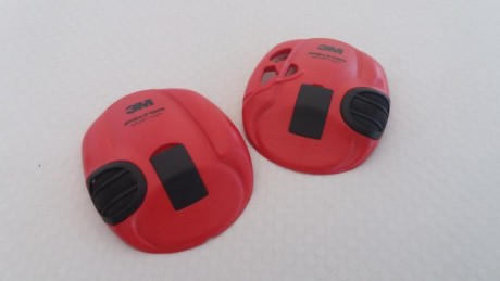 Vendo dos cascos electrónicos  PELTOR SPORTTAC , funcionando perfectamente.
Se acompañan de bolsa de bandolera 20