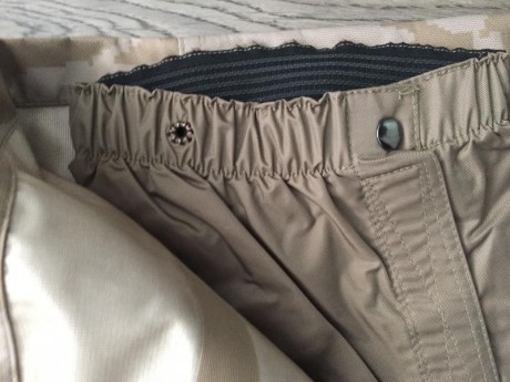 Se vende traje de intemperie árido sin usar, totalmente nuevo compuesto por chaqueton y pantalón. Pantalón 20