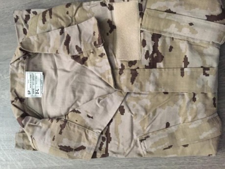 Se venden uniformes áridos pixelados de la talla 1L y talla 2L, chaquetilla y pantalón NUEVOS COMPLETAMENTE 11