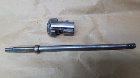 Hola. Compañeros

 Vendo Cabeza de cierre de Mosin Nagan inutilizada y la aguja. El precio es de 56€ con 01