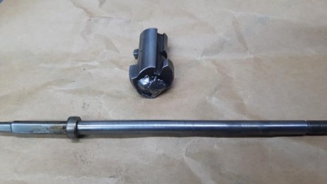 Hola. Compañeros

 Vendo Cabeza de cierre de Mosin Nagan inutilizada y la aguja. El precio es de 56€ con 00