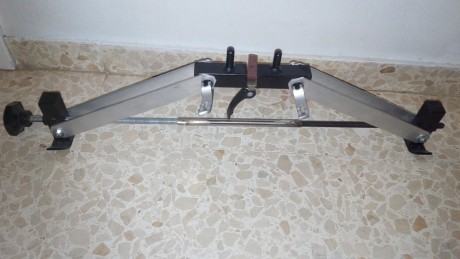 Hola vendo este bipode, su precio 90€ gastos de envio incluidos a la península. Contactar al correo fernandosanp@hotmail.com
Bajamos 01