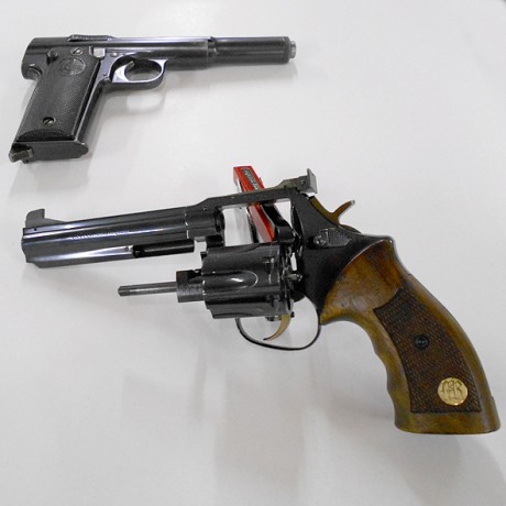 Se Vende:
Revolver Manurhin del Calibre 357 5"
Precio Venta 650.00€ + portes
Pistola Astra 400 calibre 01