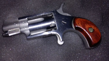 Compañero vende esta NORTH AMERICAN ARMS del Cal.22LR sólo guiable con Licencia tipo A o B. Pide por ella 01