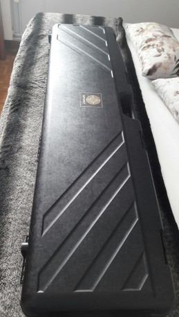 Un compañero del club me pide que le anuncie esta carabina, como recién estrenada y que compró para su 40