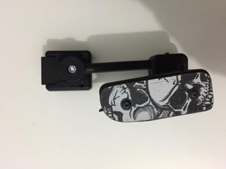 Vendo funda de extracción rápida para ipsc modelo Ghost , para pistola Glock, decorada con calaveras .
La 01