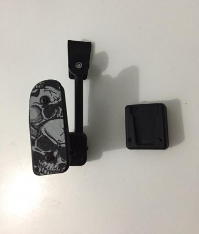 Vendo funda de extracción rápida para ipsc modelo Ghost , para pistola Glock, decorada con calaveras .
La 00