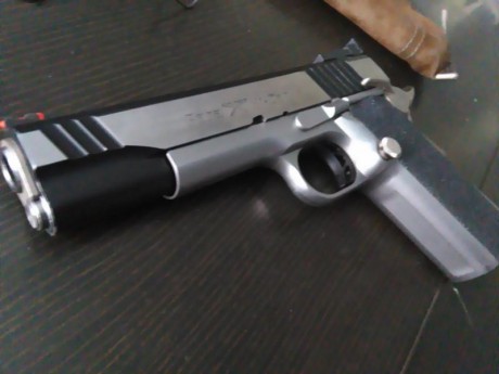 Vendo mi Para Ordnance 16.40 Limited del calibre 40SW con muy pocos disparos (2000 aprox.), funda IPSC, 20