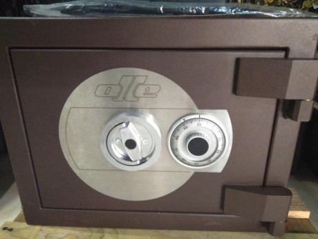   VENDIDA   

Pongo a la venta un armero grado III marca Olle, lleva el extra de cierre mecánico por combinación 00