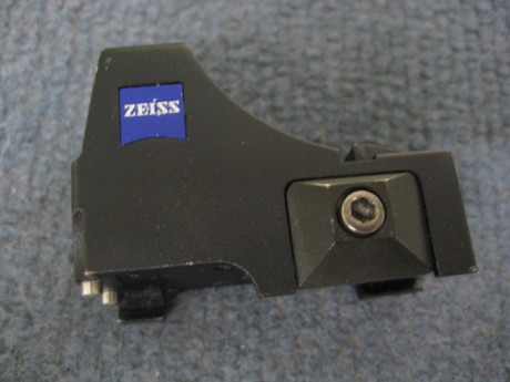 Un amigo me ha pedido que le anuncie este visor holografico de ZEISS, pide por él 200 Euros.
Interesados 01