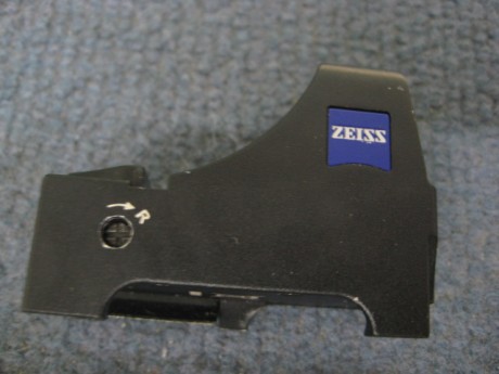 Un amigo me ha pedido que le anuncie este visor holografico de ZEISS, pide por él 200 Euros.
Interesados 00