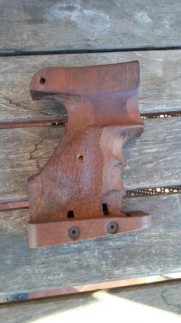 Hola compañeros, estoy buscando cachas anatomicas pra un Astra Match en buen estado, si alguno tiena algo 22